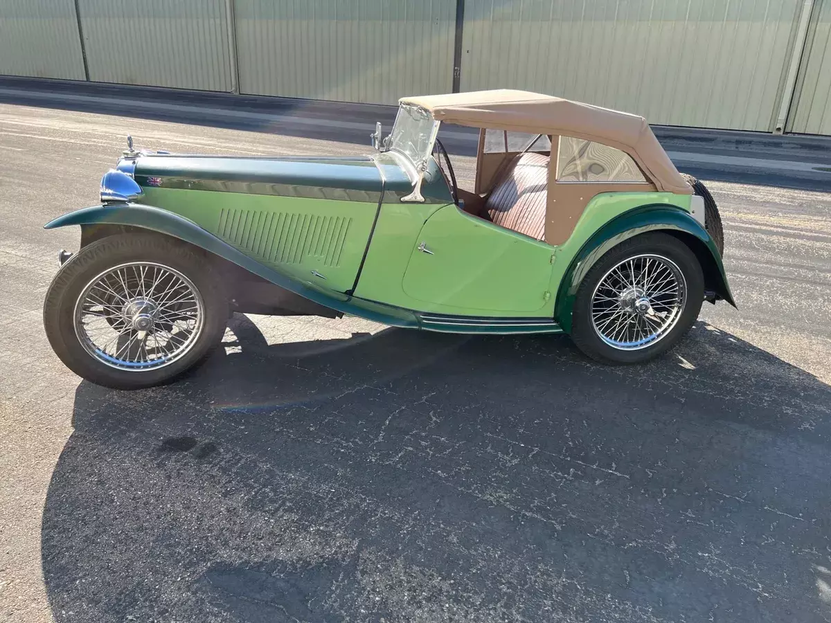1948 MG TC Roadster Convertible Green roadster 1948 MG T-Series