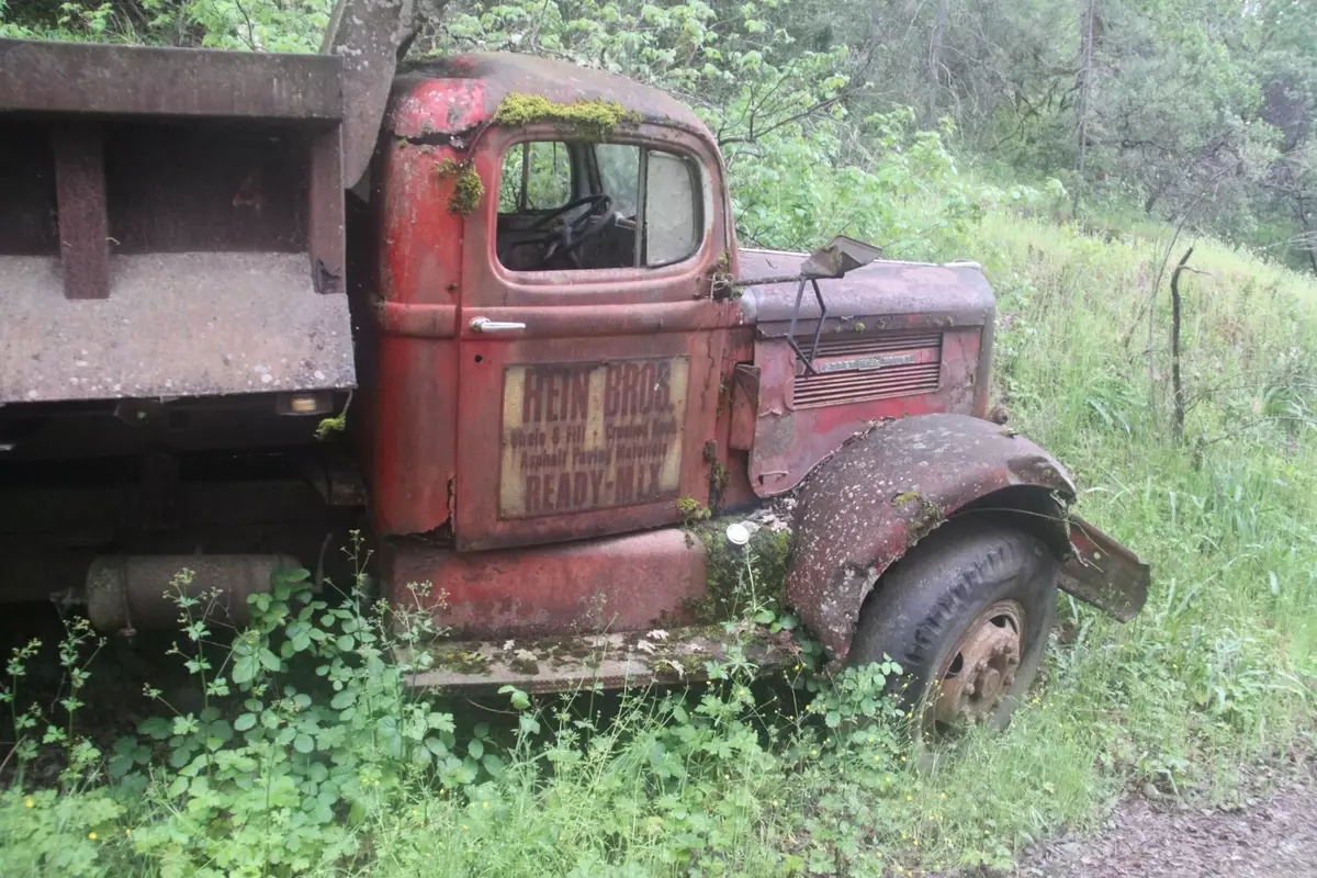 1948 WHITE SUPER POWER DUMP TRUCK 1948 International Harvester WHITE 5 YARD DUMP TRUCK WHITE SUPER POWER