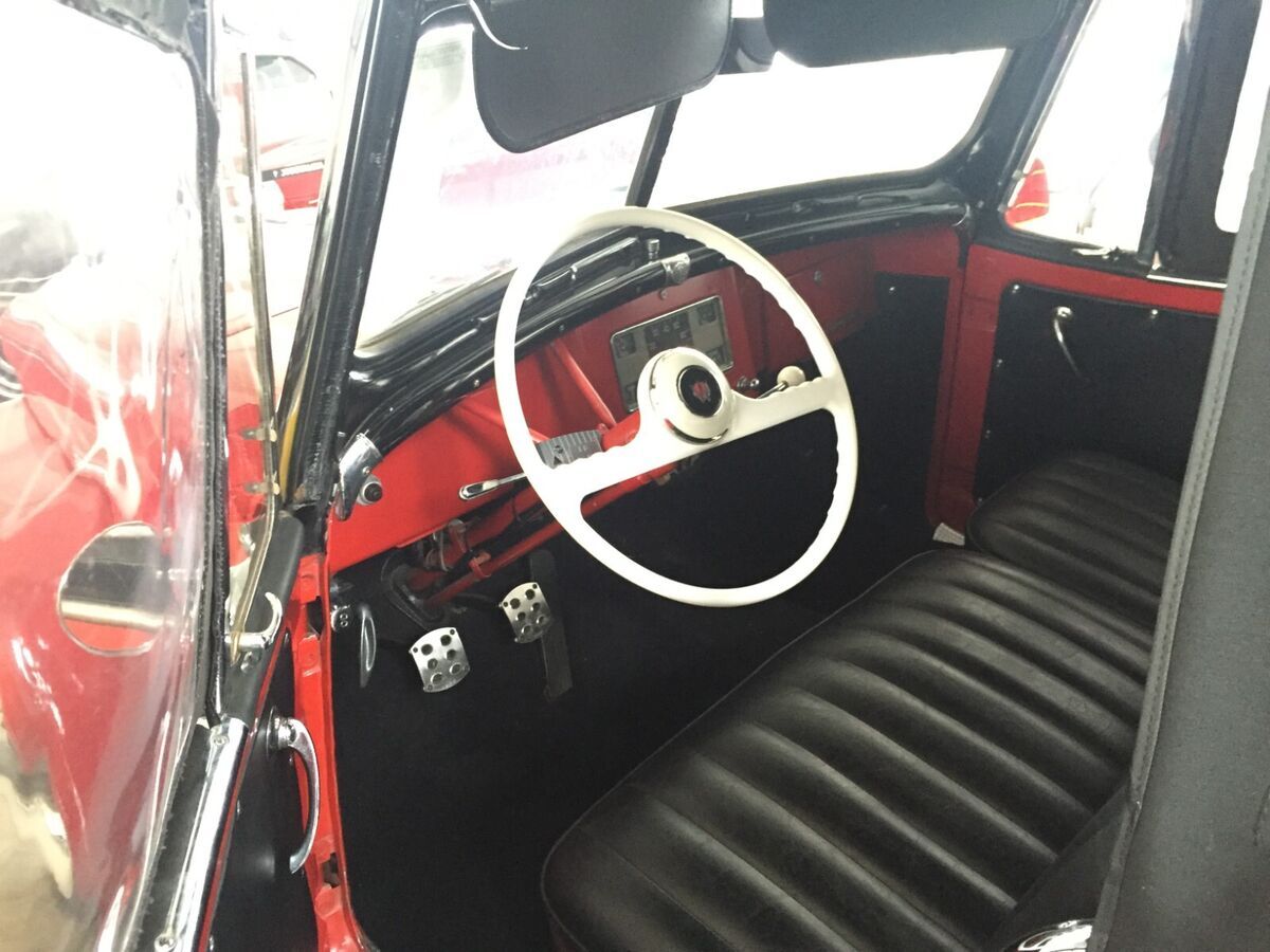 1948 Willys Jeepster black interior in excellent condition - photo 7