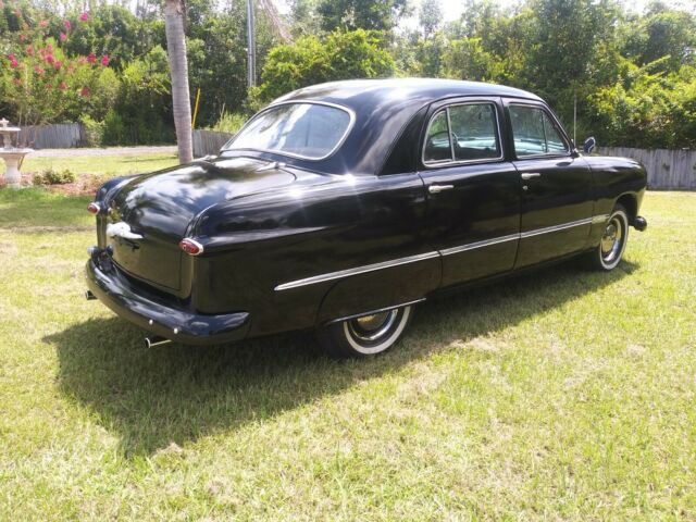 1949 Ford Custom Sedan Sedan Flathead V8 - photo 3