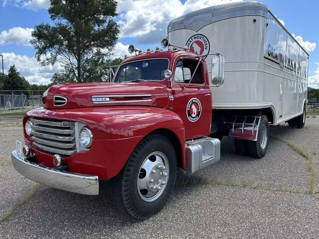 1949 FORD F-7 Semi Truck 1949 FORD F-7 Semi Truck