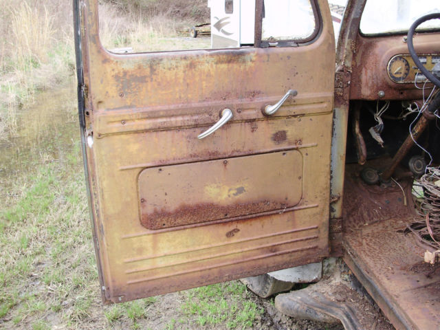 1949 Ford F1 Pickup (actually F3 Heavy Duty frame) - photo 12