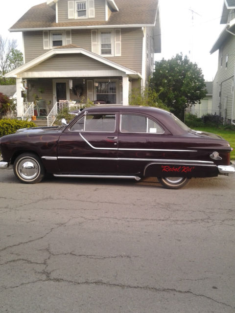 1949 Ford 2 door sedan 55 pontiac (hockey stick side mouldings) - photo 2