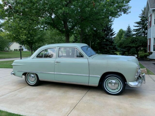 1949 Ford Tudor Sedan - photo 4