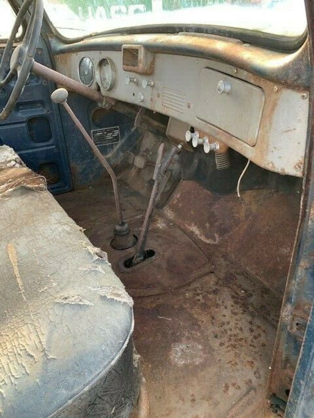 1949 International Harvester L130 - photo 7