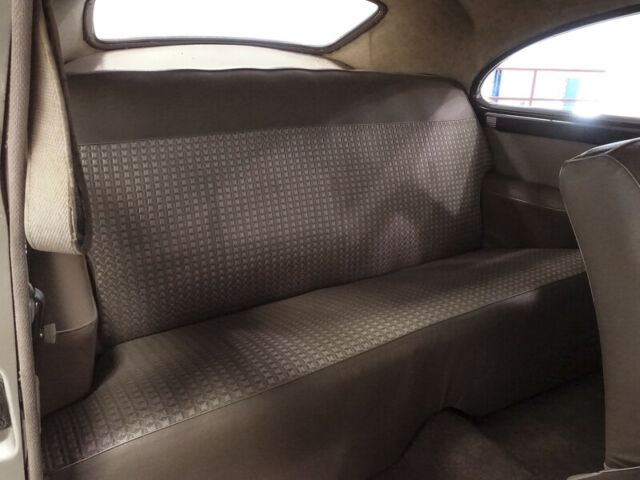 1949 Packard Deluxe Eight Club Sedan - photo 8