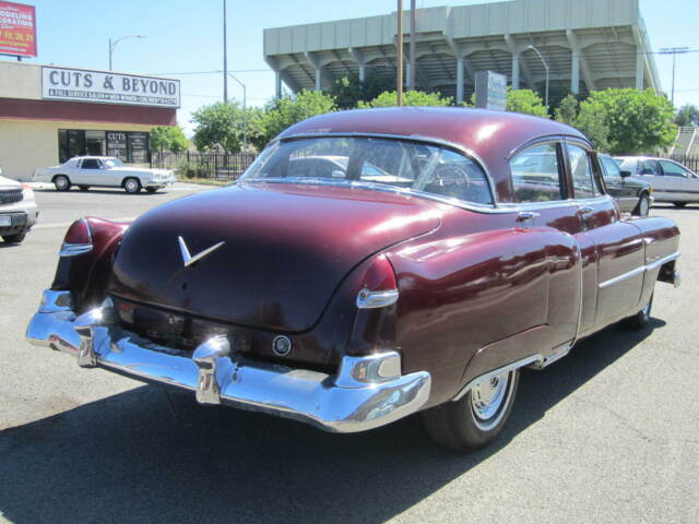 1950 Cadillac Sedan. 51 Series Good car for either parts or restoration - photo 5