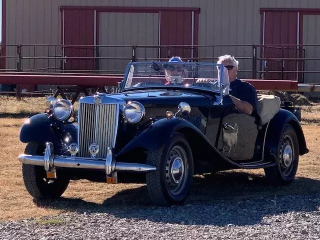 1950 MG TD Roadster DARK BLUE WITH SIDE CURTAINS AND FACTORY HEATER. 1950 MG TD Roadster