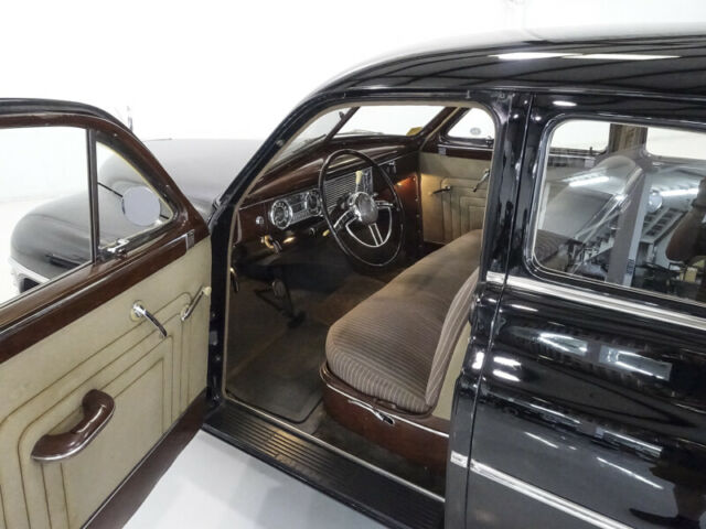1950 Packard Deluxe Eight Touring Sedan - photo 7