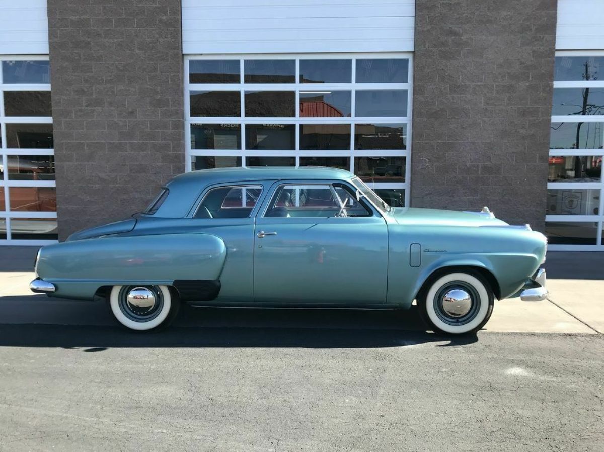 1950 Studebaker Champion Custom 2 Dr Sedan - photo 2