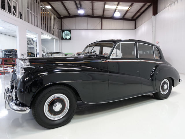 1951 Bentley Mark VI owned by WWII Captain R.G. McLeod | One of one example 1951 Bentley Mark VI Light Weight Sports Saloon by H.J. Mulliner