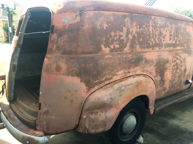 1951 Chevrolet Suburban PANEL TRUCK - photo 4