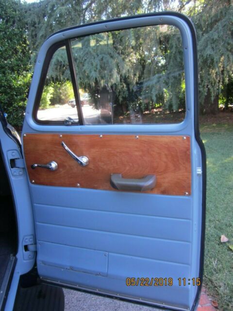 1951 Chevrolet Suburban - photo 10