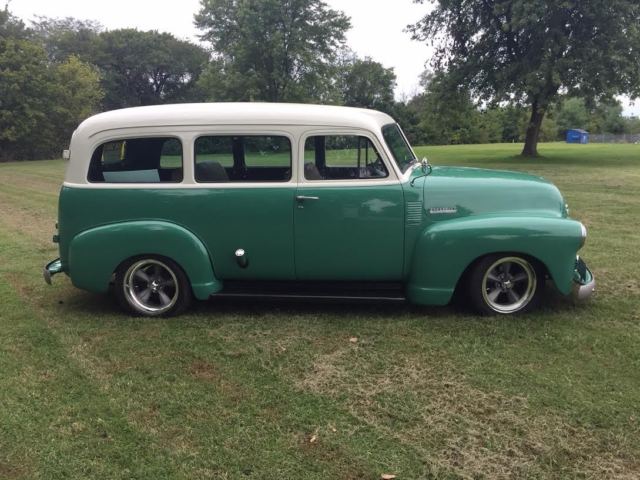 1951 Chevrolet Suburban - photo 2