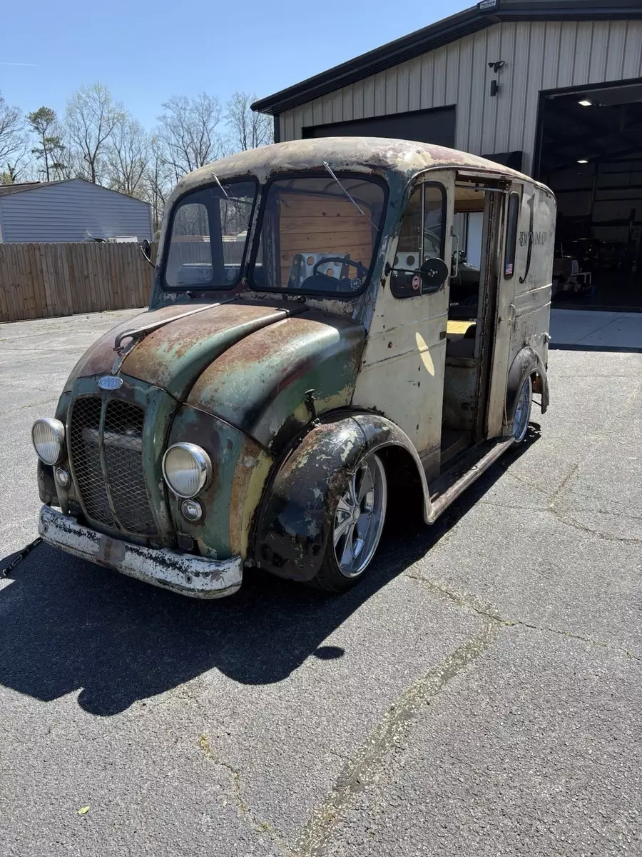 1951 Divco Milk truck 1951 Hummer H3