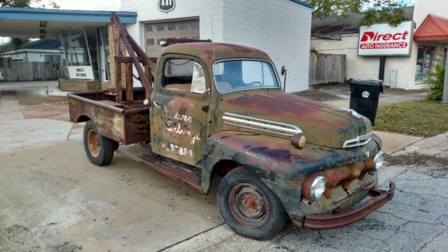 1951 Ford F3 SALVAGE YARD TOW TRUCK DELUXE CAB 5 STAR TOW TRUCK - photo 2