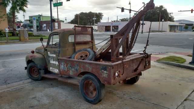 1951 Ford F3 SALVAGE YARD TOW TRUCK DELUXE CAB 5 STAR TOW TRUCK - photo 4