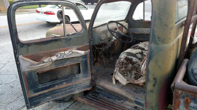 1951 Ford F3 SALVAGE YARD TOW TRUCK DELUXE CAB 5 STAR TOW TRUCK - photo 8