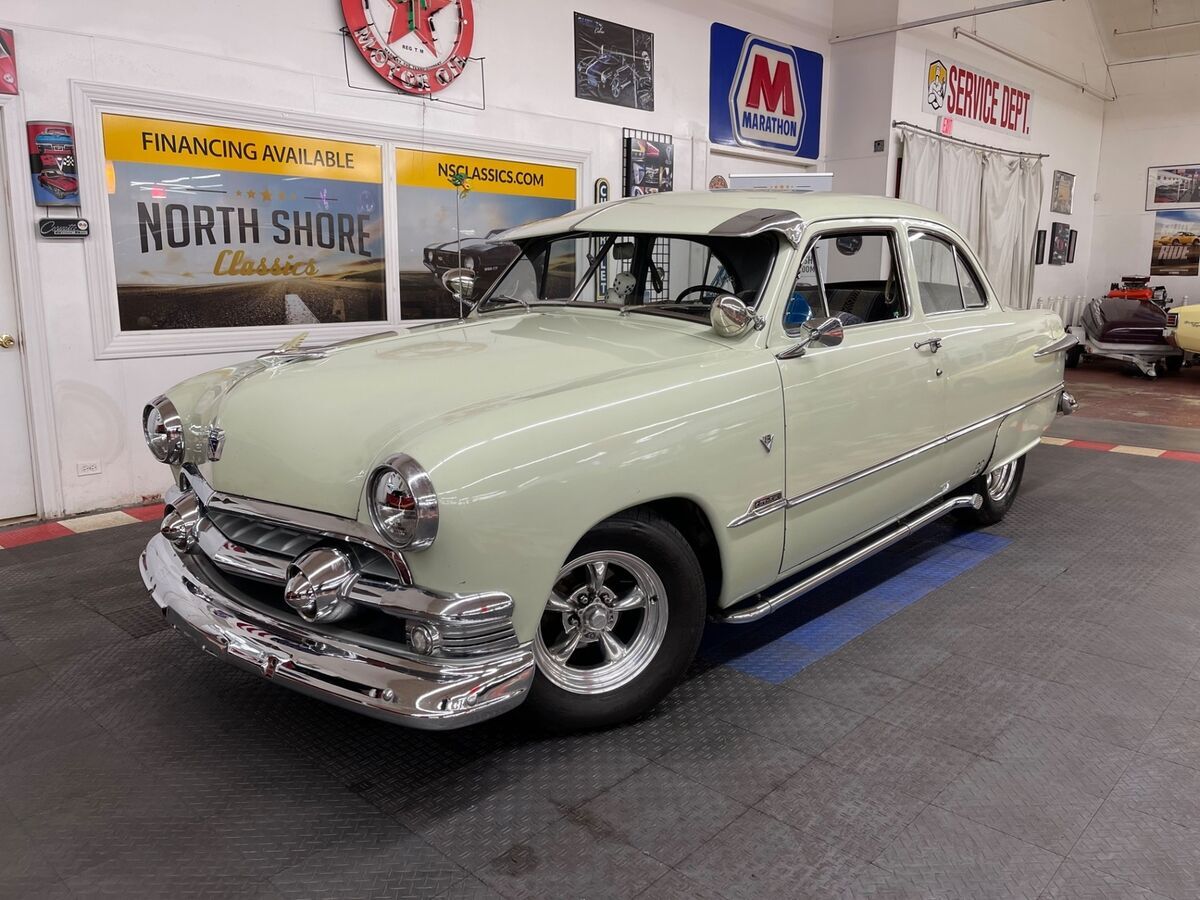 1951 Ford Hot Rod / Street Rod - CUSTOM SEDAN - 302 V8 ENGINE - - photo 2