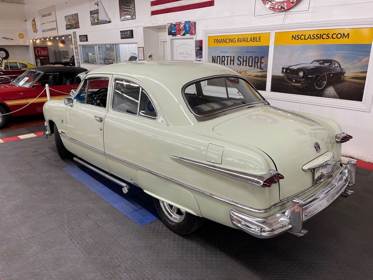 1951 Ford Hot Rod / Street Rod - CUSTOM SEDAN - 302 V8 ENGINE - - photo 3