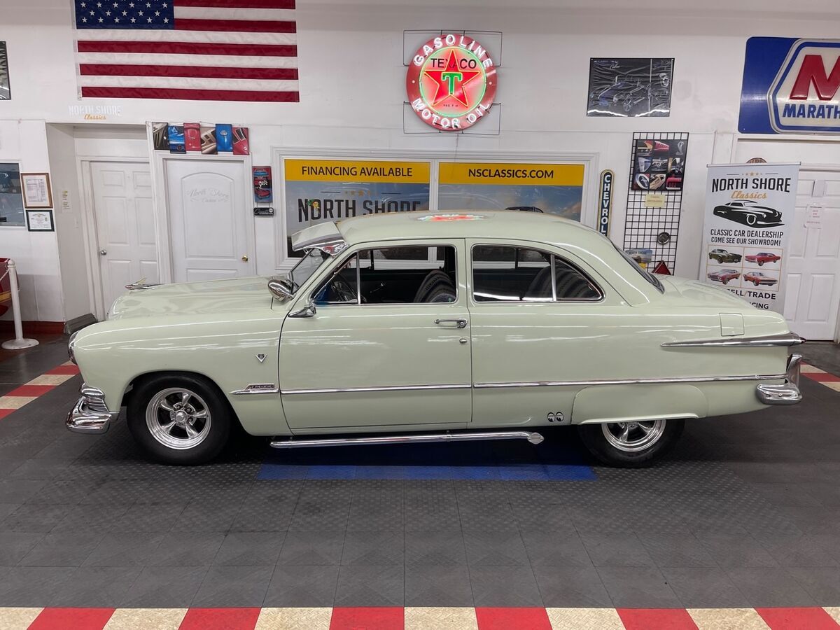 1951 Ford Hot Rod / Street Rod - CUSTOM SEDAN - 302 V8 ENGINE - - photo 4