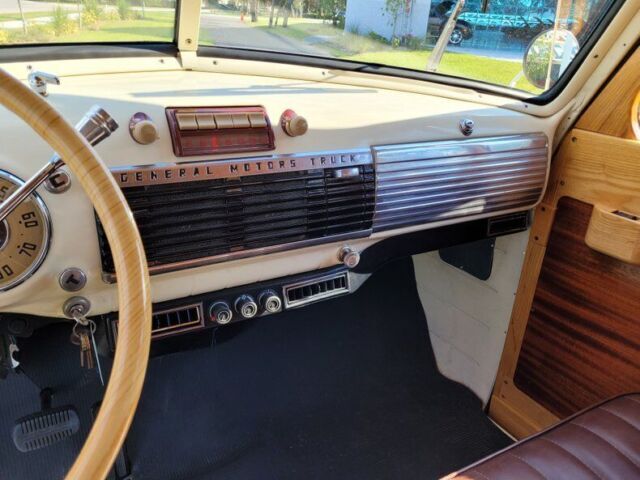 1951 GMC Suburban - photo 7