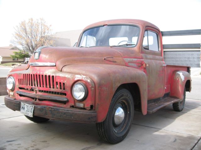 1951 International Harvester L-112 2-door half ton pickup standard 8' bed - photo 2