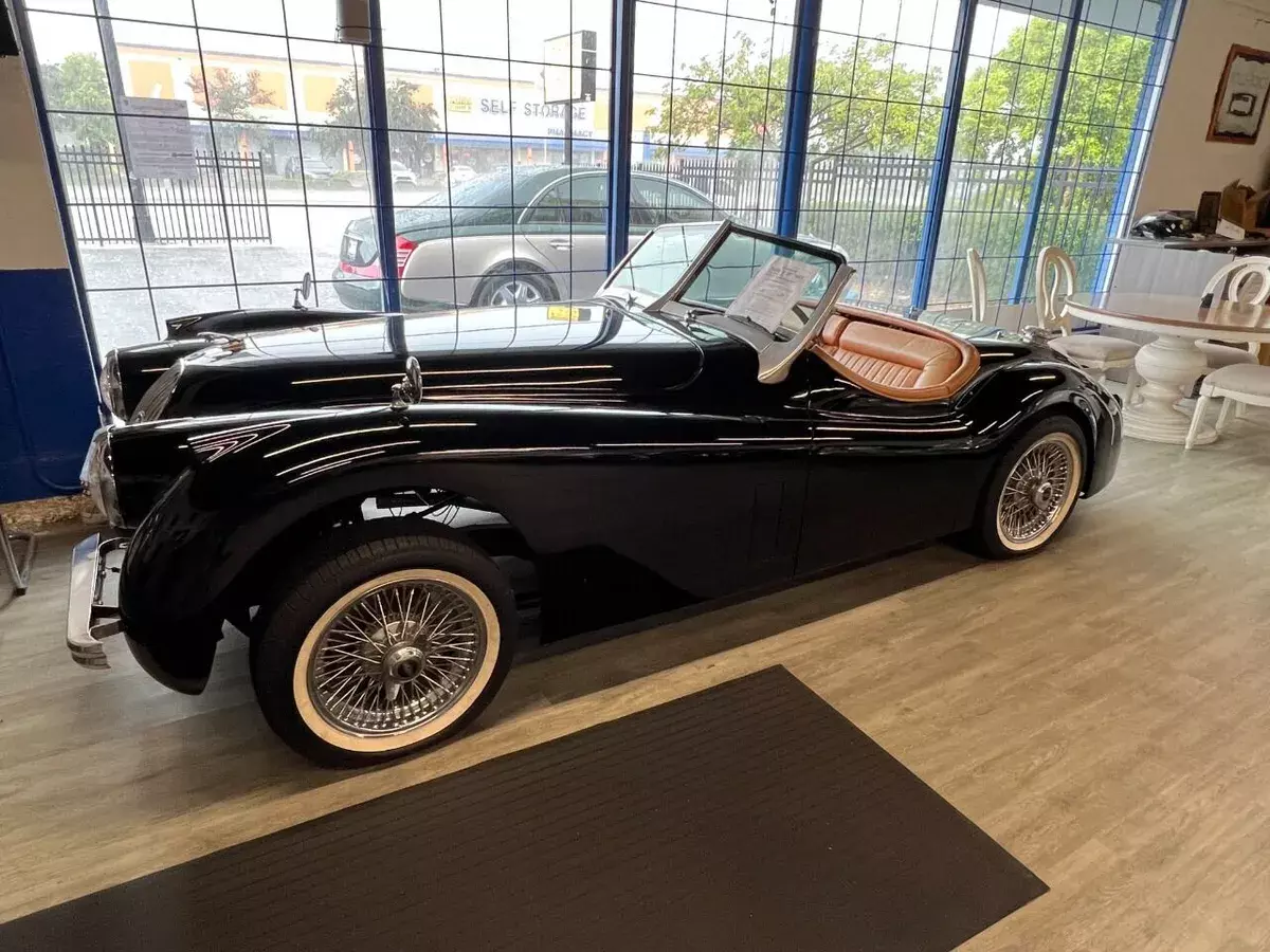 1951 Jaguar XK-Series XK120 ROADSTER 1951 Jaguar XK XK120 ROADSTER
