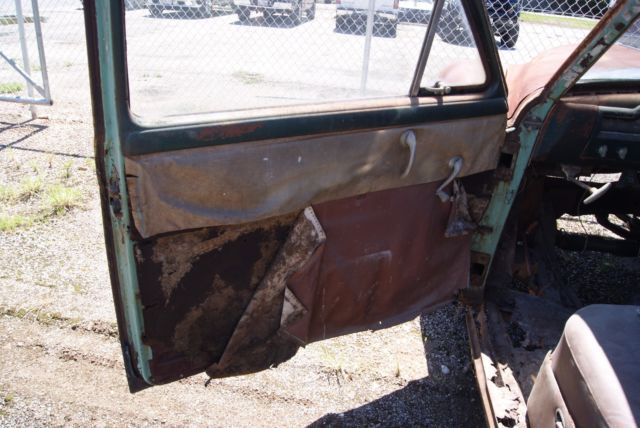 1951 Plymouth Suburban - photo 9