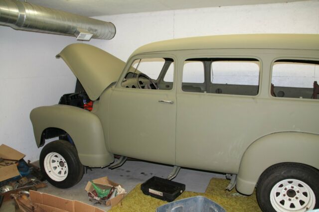 1952 Chevrolet Suburban - photo 2