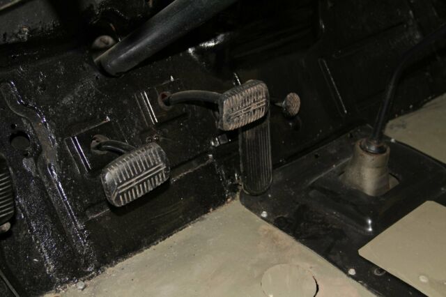1952 Chevrolet Suburban - photo 4