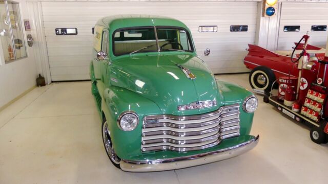 1952 Chevrolet Suburban Panel Van - photo 2