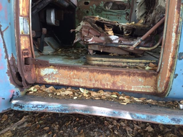 1952 Chevrolet Suburban - photo 2