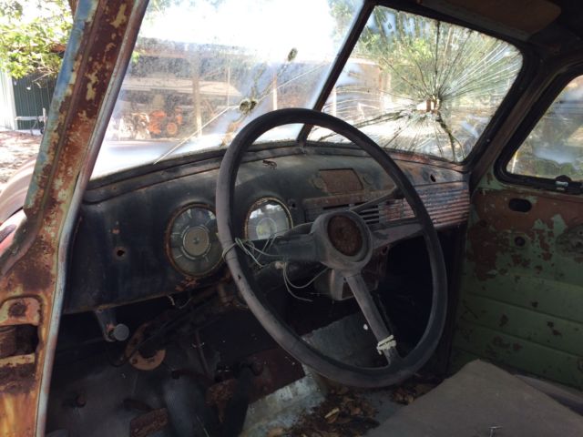 1952 Chevrolet Suburban - photo 3