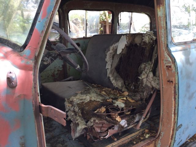 1952 Chevrolet Suburban - photo 4