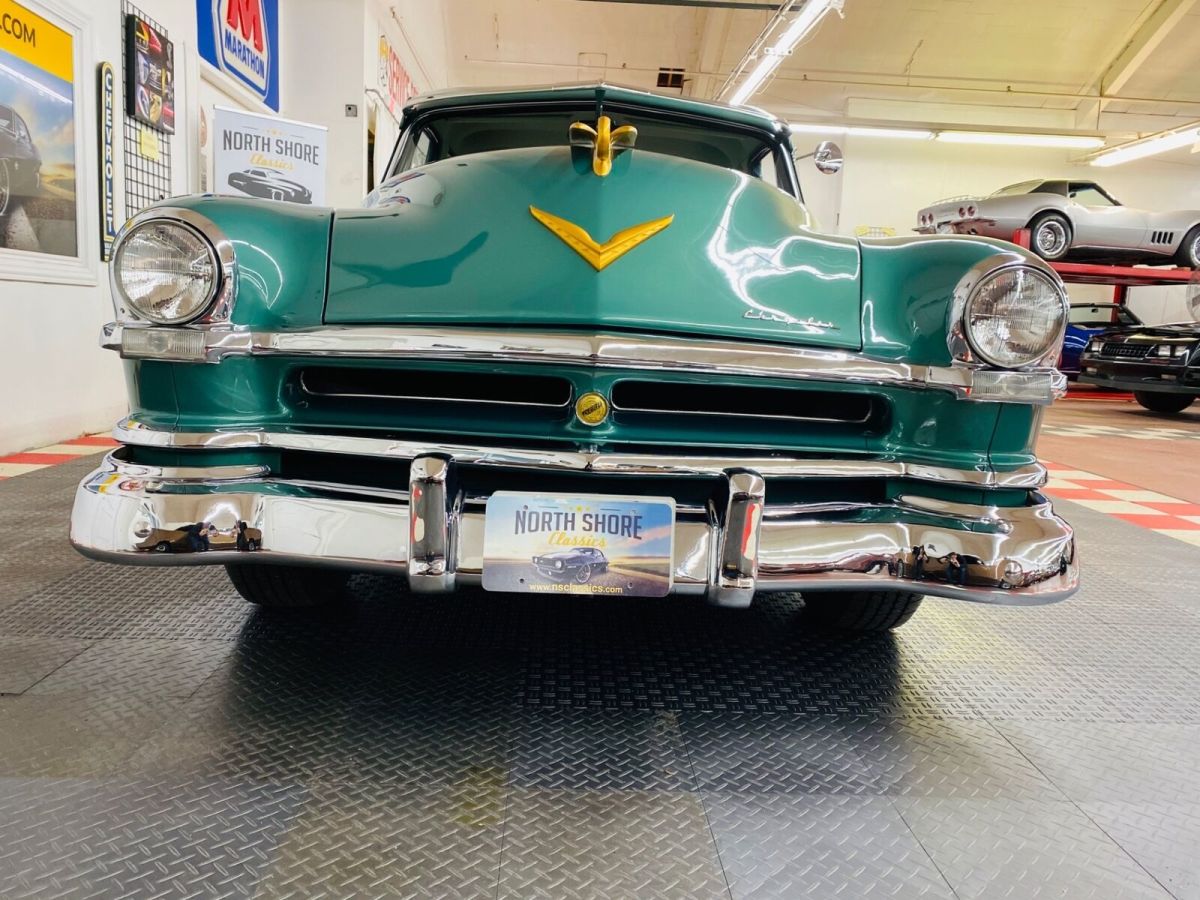 1952 Chrysler Saratoga -4 DR SEDAN - STUNNING RESTORATION - DRIVES EXCELL - photo 12