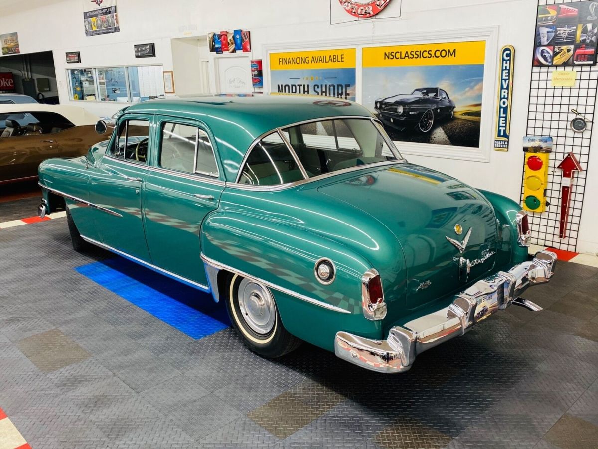 1952 Chrysler Saratoga -4 DR SEDAN - STUNNING RESTORATION - DRIVES EXCELL - photo 4