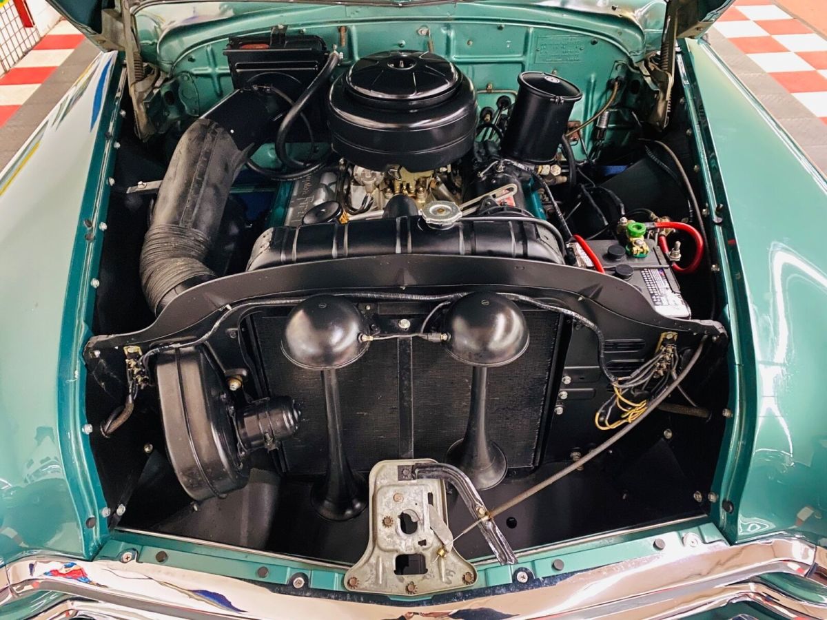 1952 Chrysler Saratoga -4 DR SEDAN - STUNNING RESTORATION - DRIVES EXCELL - photo 5