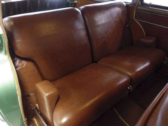 1952 Chrysler Saratoga 8 Town & Country Wagon - photo 9