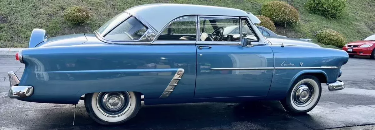 1952 Ford Crestline Victoria