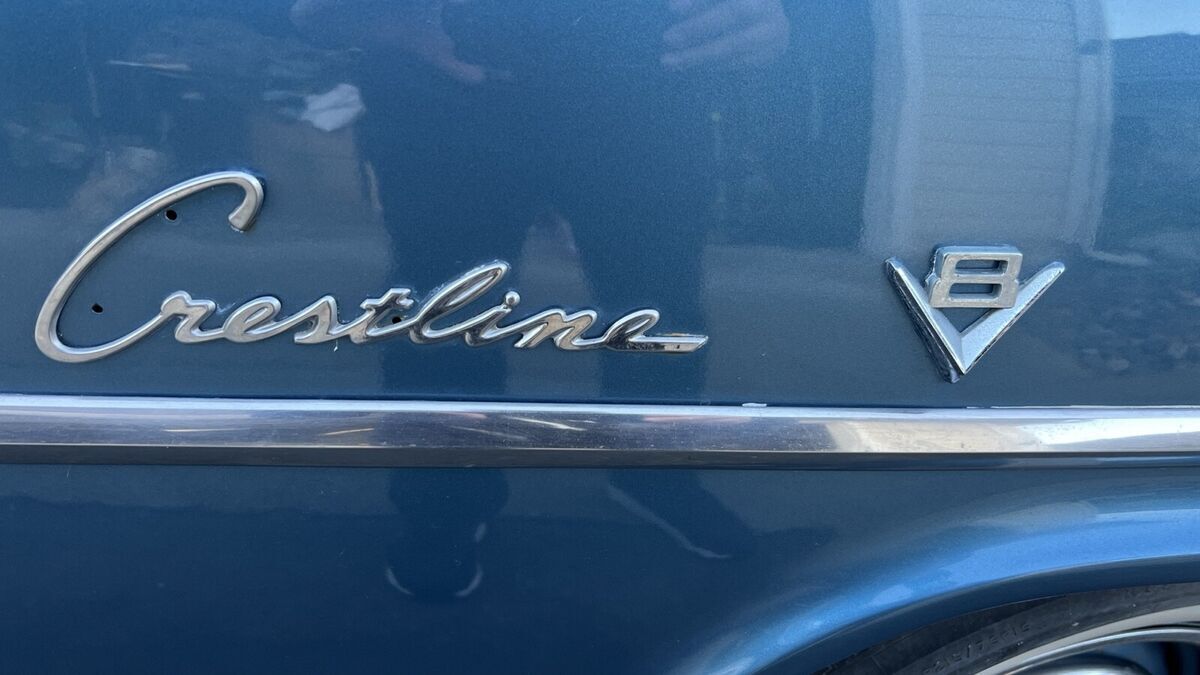 1952 Ford Crestline Victoria - photo 3