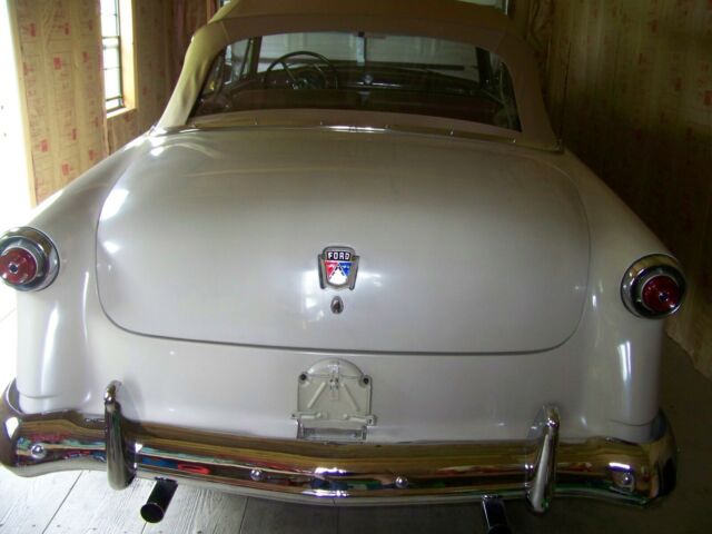 1952 Ford Other CRESTLINER SUNLINER - photo 11
