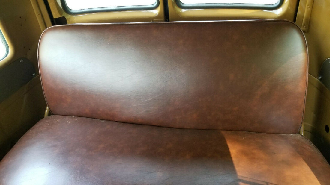 1952 GMC Suburban - photo 10