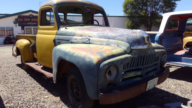 1952 International Harvester l-110 truck - photo 2