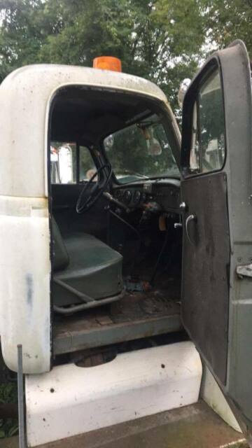 1952 International Harvester L185 - photo 6