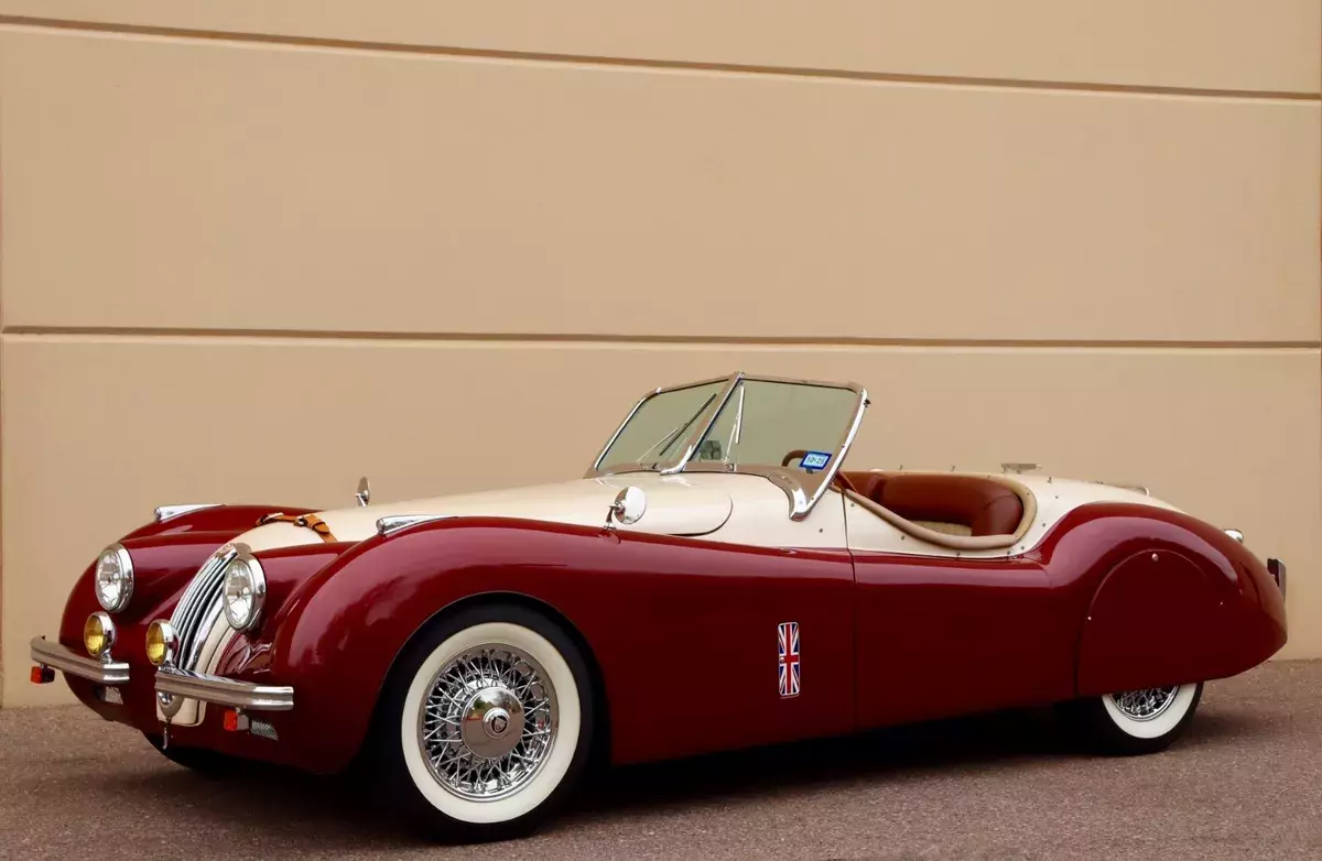 1952 Jaguar XK 120 Tribute Convertible Roadster, beautiful condition in and out! 1952 Jaguar XK120 Replica Kit Car Oldtimer Tribute with a 350 Chevy Motor