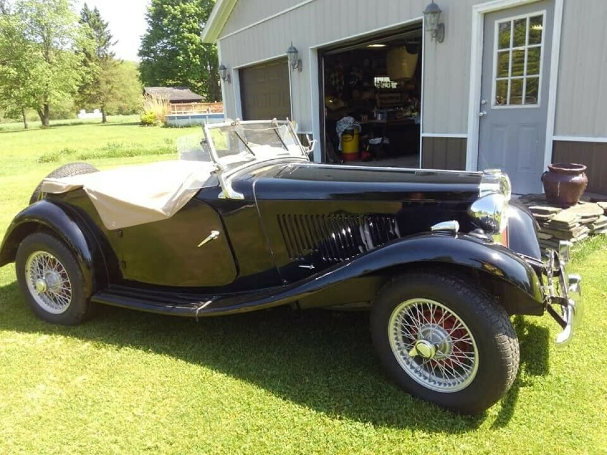 1952 MG TD Automobile Red Leather Runs & Drives Well 1952 MG T-Series