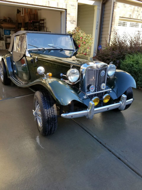 1952 MG TD Convertable Hand-built replica by Fiber Fab in British Racing Green 1952 MG T-Series Tan interior