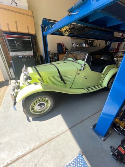 1952 MG TD Convertible Yellow RWD Automatic black 1952 MG TD black