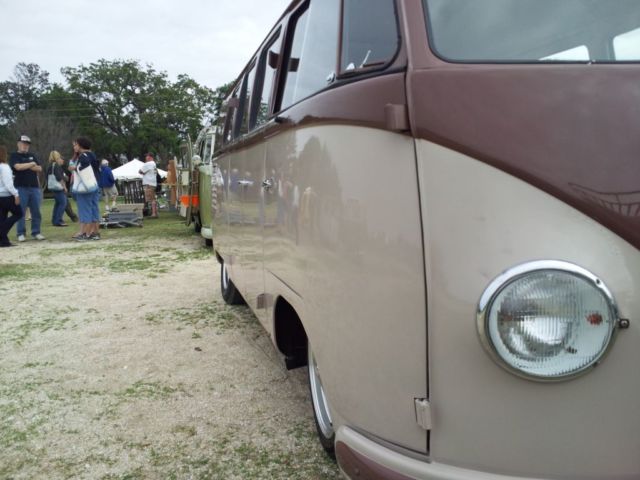 1952 Volkswagen Bus/Vanagon Barndoor Split Window Bus - photo 11